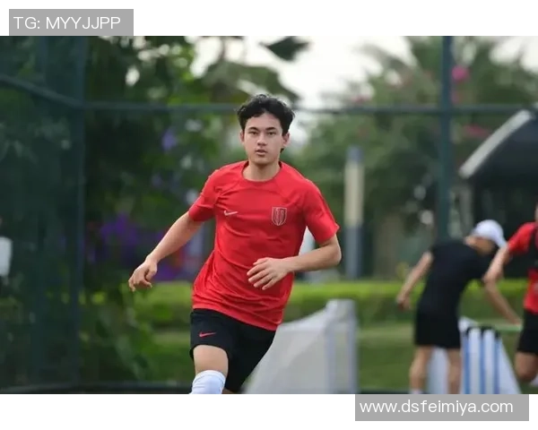 成都足球队在最新足球状态排行榜中荣登第十名展现出强劲实力与潜力